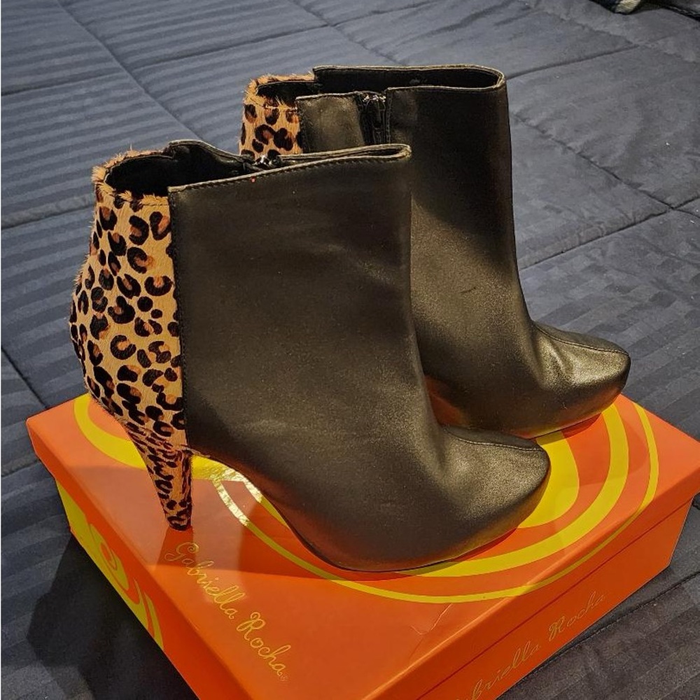 Size 11 black & cheetah print booties